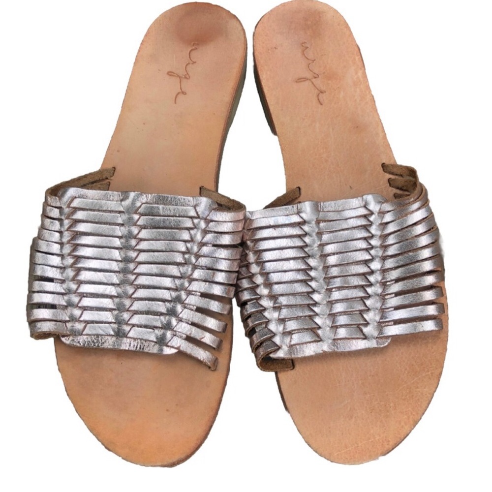 Anthropologie Urge Rose Gold Leather Slide Sandals. Size 38.